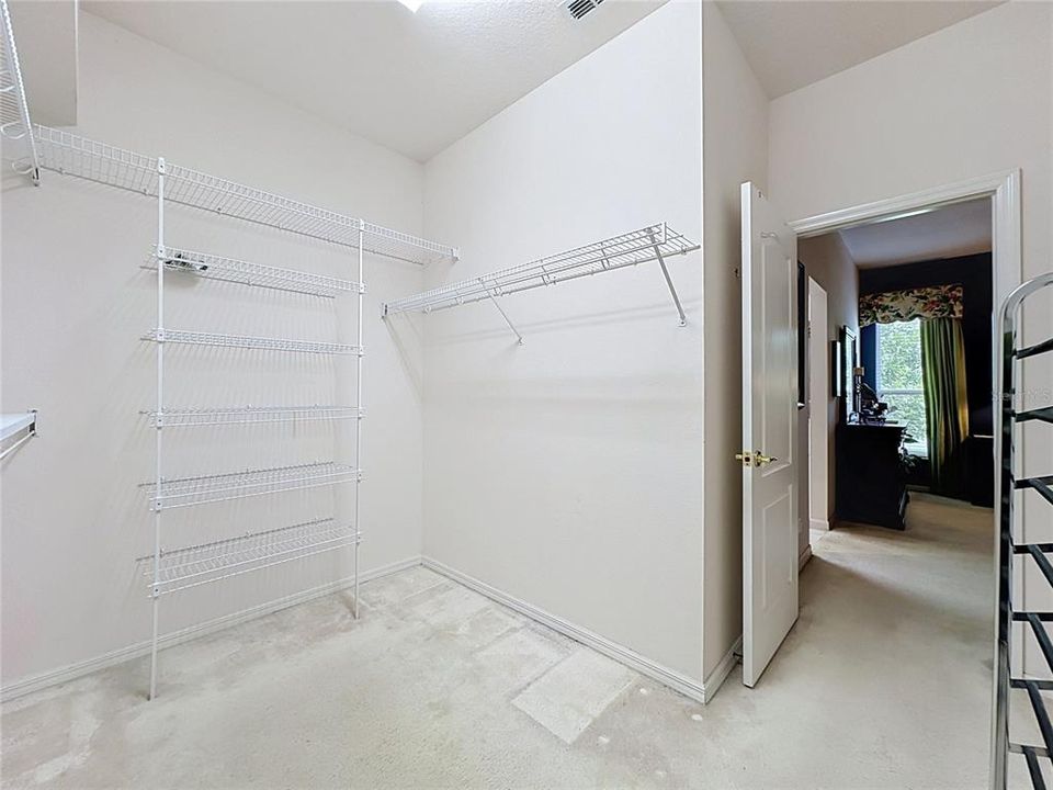 For Sale: $359,000 (2 beds, 2 baths, 1975 Square Feet)