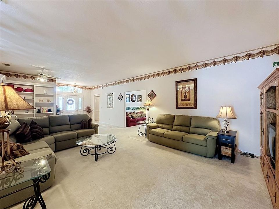 For Sale: $359,000 (2 beds, 2 baths, 1975 Square Feet)