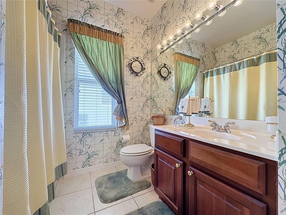 For Sale: $359,000 (2 beds, 2 baths, 1975 Square Feet)