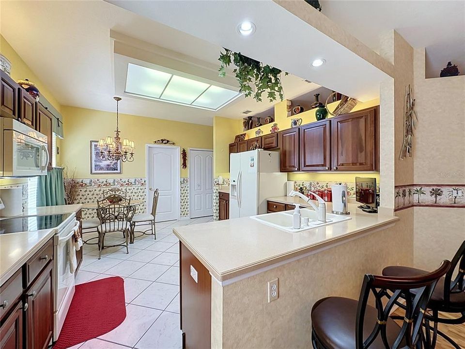 For Sale: $359,000 (2 beds, 2 baths, 1975 Square Feet)
