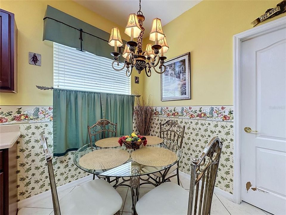 For Sale: $359,000 (2 beds, 2 baths, 1975 Square Feet)