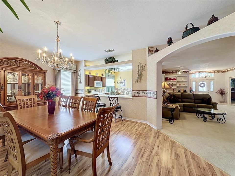 For Sale: $359,000 (2 beds, 2 baths, 1975 Square Feet)