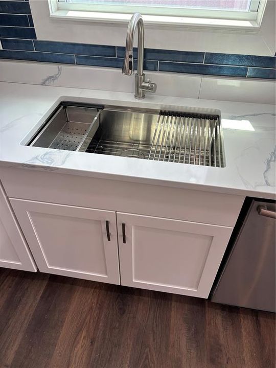 На продажу: $349,900 (3 спален, 2 ванн, 1200 Квадратных фут)