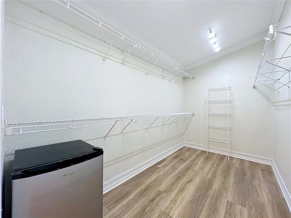 На продажу: $525,000 (3 спален, 2 ванн, 1834 Квадратных фут)
