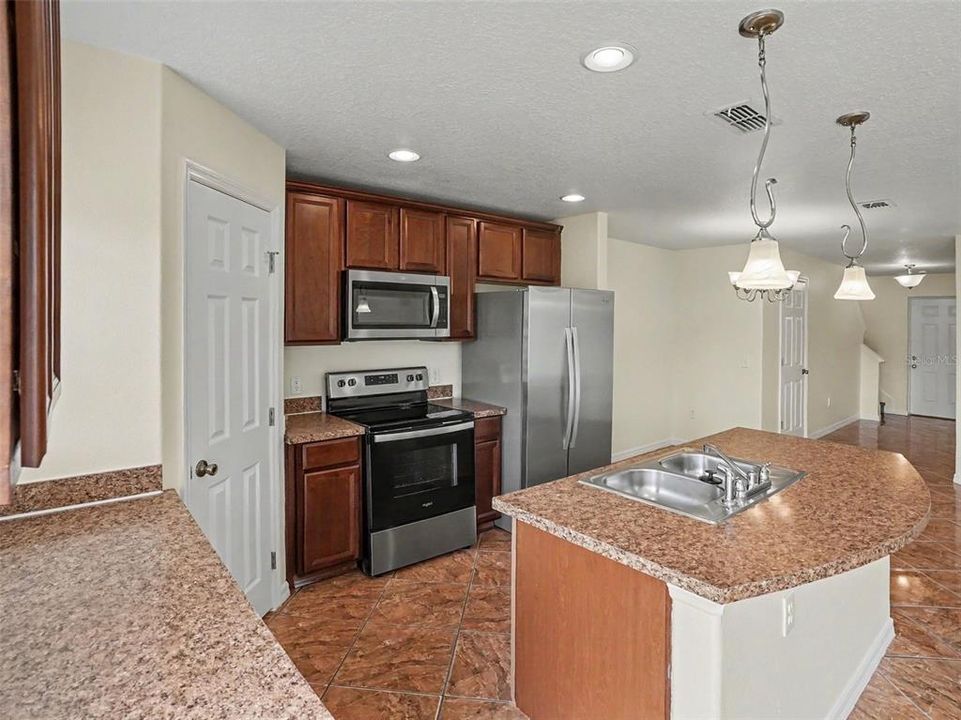 For Sale: $259,900 (3 beds, 2 baths, 1561 Square Feet)
