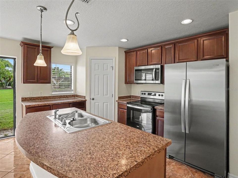 For Sale: $259,900 (3 beds, 2 baths, 1561 Square Feet)