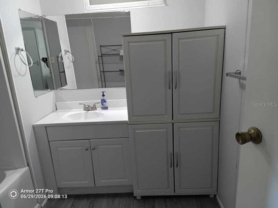 For Sale: $90,000 (2 beds, 1 baths, 672 Square Feet)