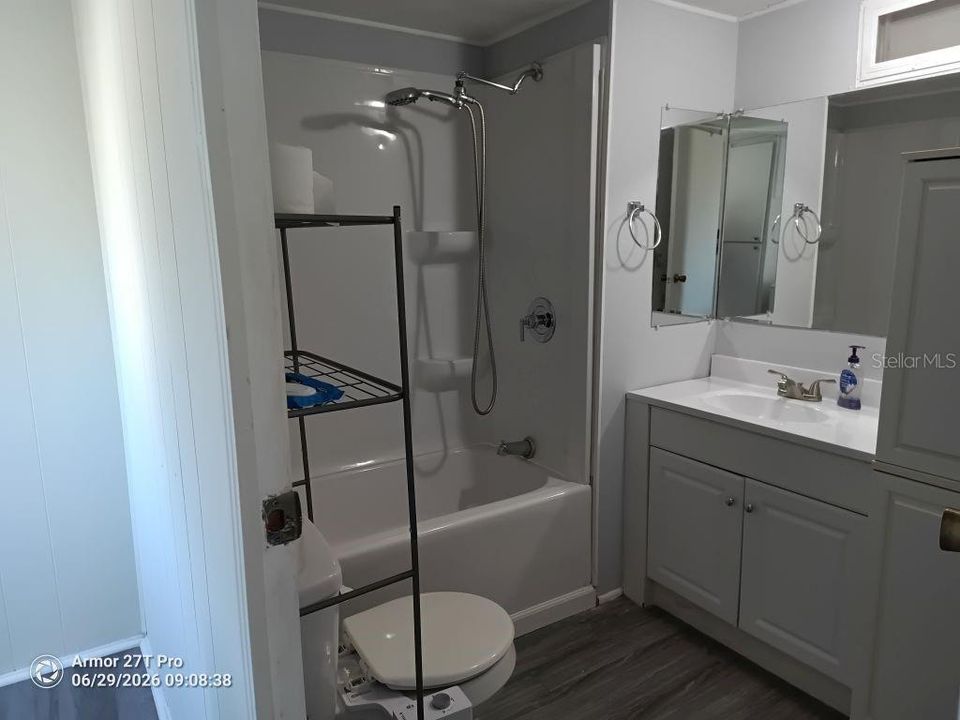 For Sale: $90,000 (2 beds, 1 baths, 672 Square Feet)