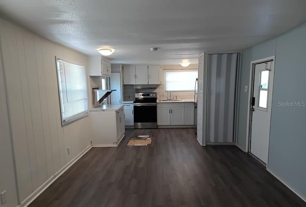 For Sale: $90,000 (2 beds, 1 baths, 672 Square Feet)