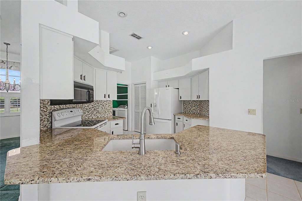 En Venta: $335,000 (3 camas, 2 baños, 1825 Pies cuadrados)