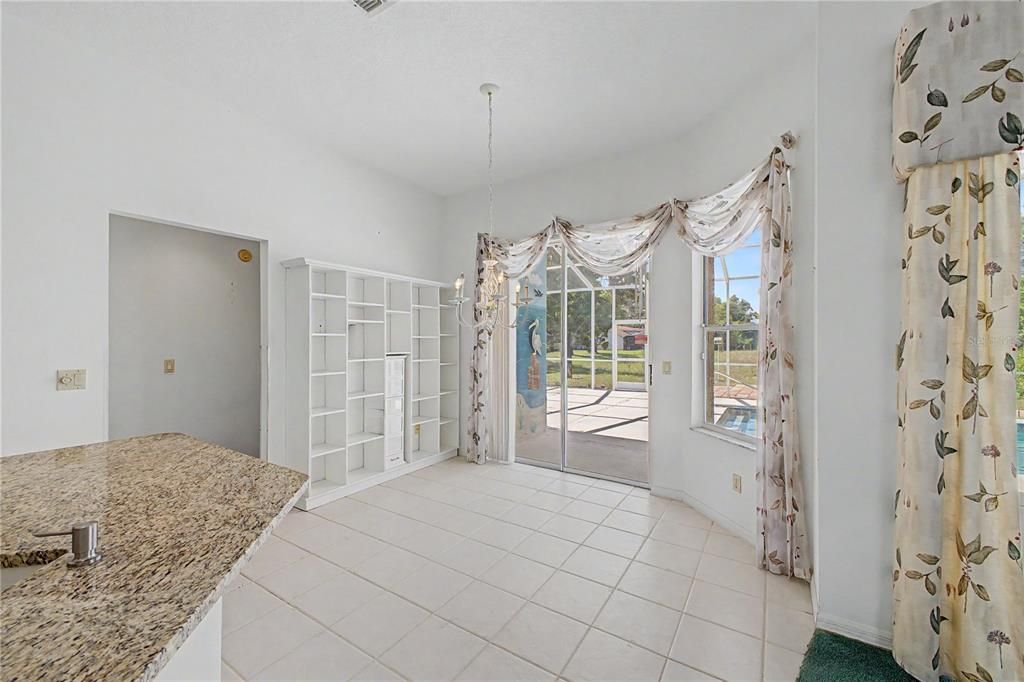 En Venta: $335,000 (3 camas, 2 baños, 1825 Pies cuadrados)