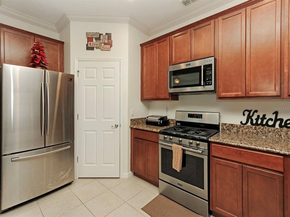 На продажу: $399,900 (4 спален, 3 ванн, 1992 Квадратных фут)