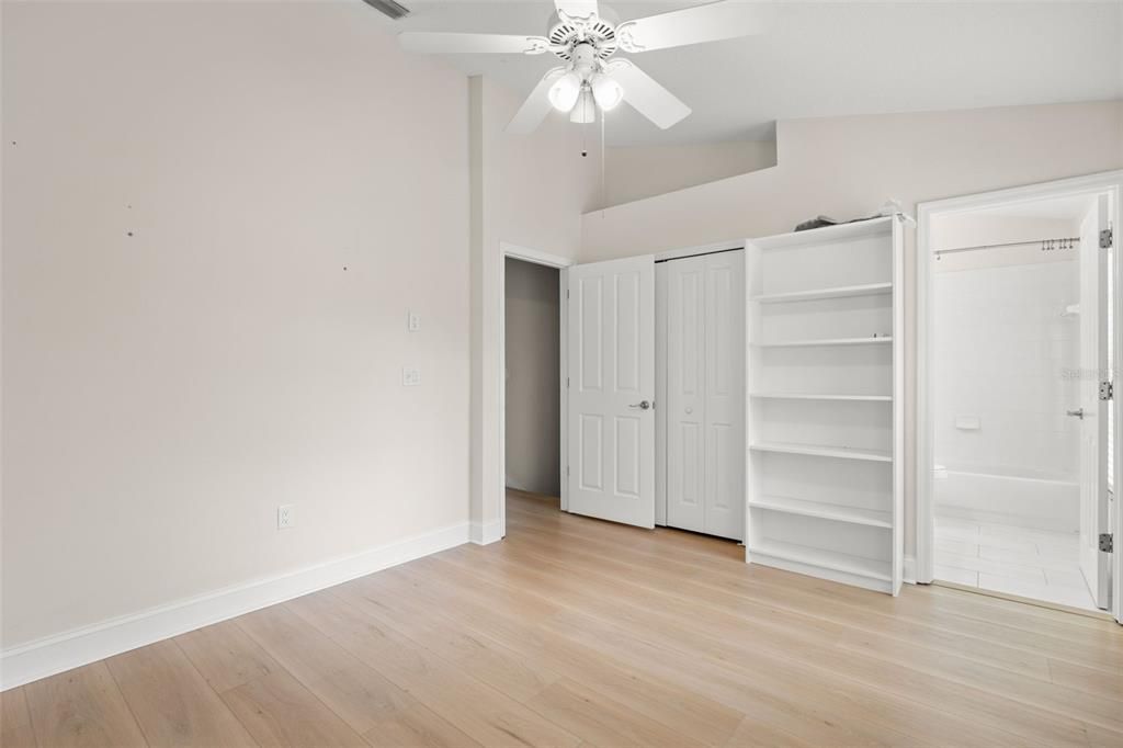 Activo con contrato: $435,000 (2 camas, 2 baños, 1276 Pies cuadrados)