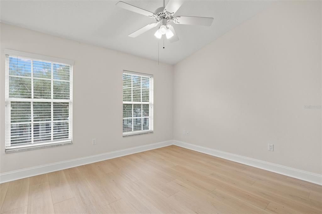 Activo con contrato: $435,000 (2 camas, 2 baños, 1276 Pies cuadrados)