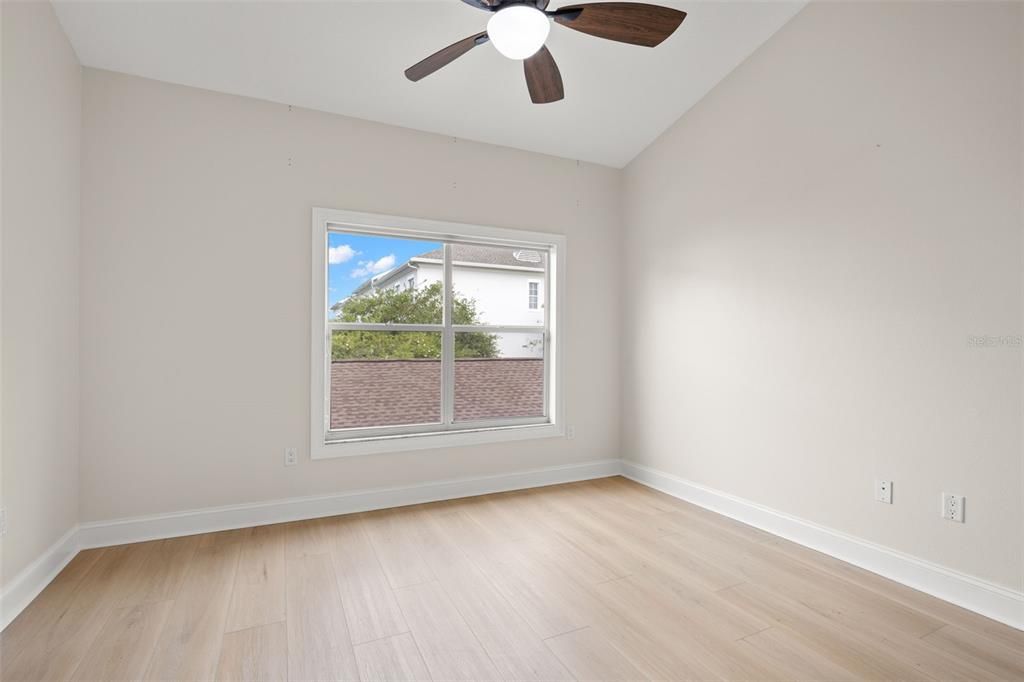 Activo con contrato: $435,000 (2 camas, 2 baños, 1276 Pies cuadrados)
