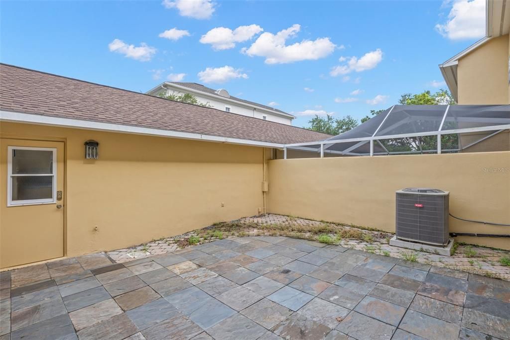 Activo con contrato: $435,000 (2 camas, 2 baños, 1276 Pies cuadrados)