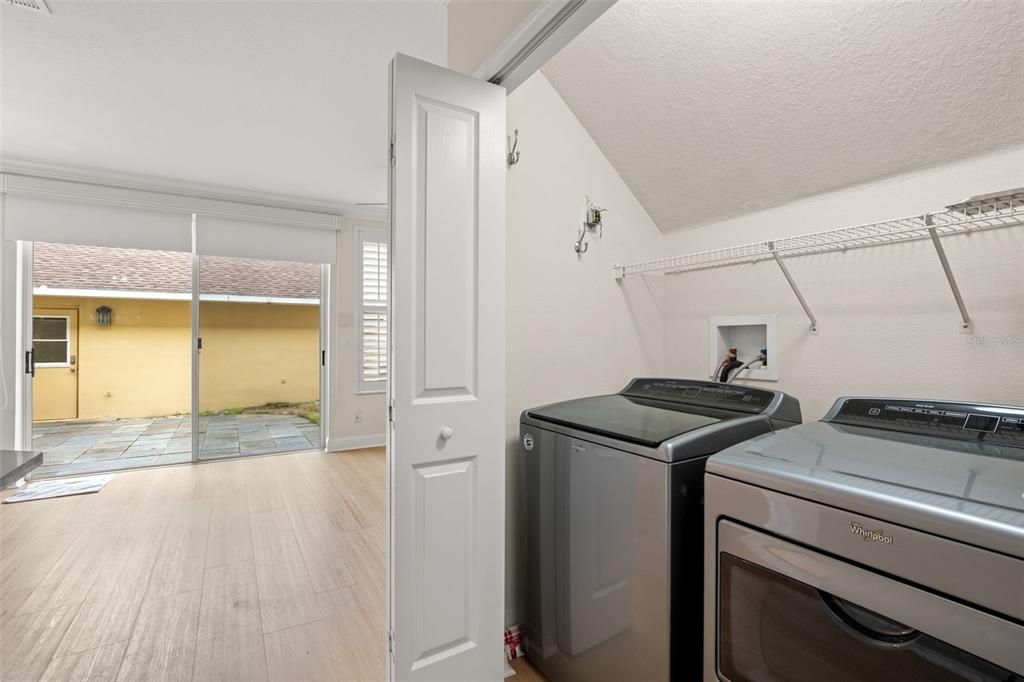 Activo con contrato: $435,000 (2 camas, 2 baños, 1276 Pies cuadrados)