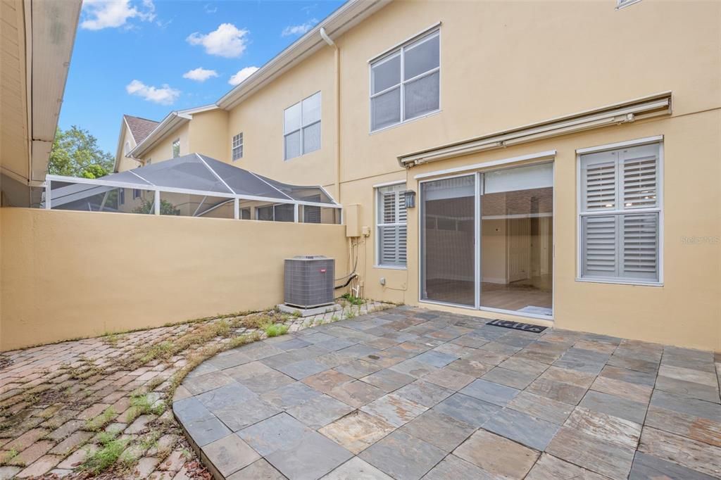 Activo con contrato: $435,000 (2 camas, 2 baños, 1276 Pies cuadrados)
