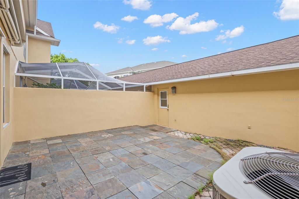 Activo con contrato: $435,000 (2 camas, 2 baños, 1276 Pies cuadrados)