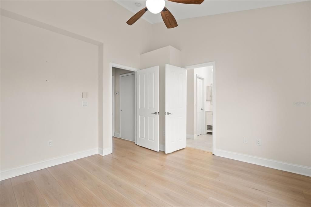 Activo con contrato: $435,000 (2 camas, 2 baños, 1276 Pies cuadrados)