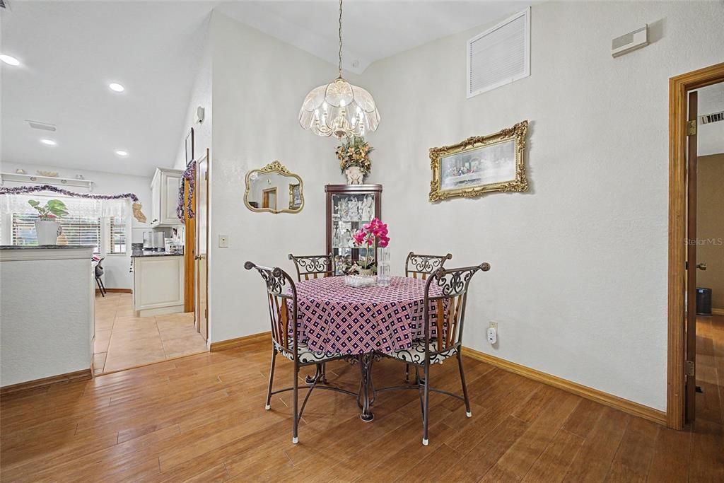 На продажу: $269,900 (3 спален, 2 ванн, 1601 Квадратных фут)