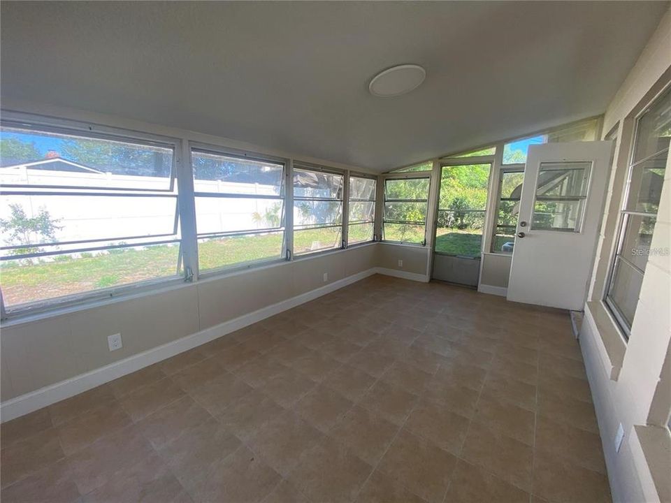 For Rent: $2,250 (3 beds, 2 baths, 1450 Square Feet)