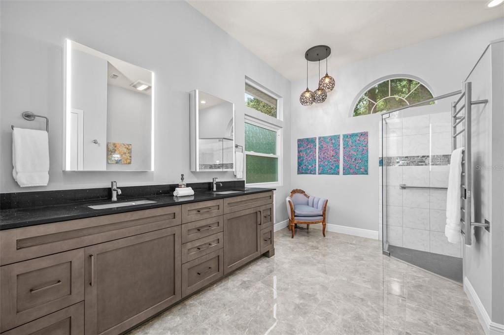 En Venta: $835,000 (4 camas, 3 baños, 2990 Pies cuadrados)