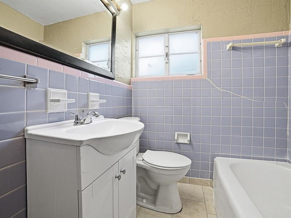 На продажу: $209,900 (3 спален, 1 ванн, 1241 Квадратных фут)