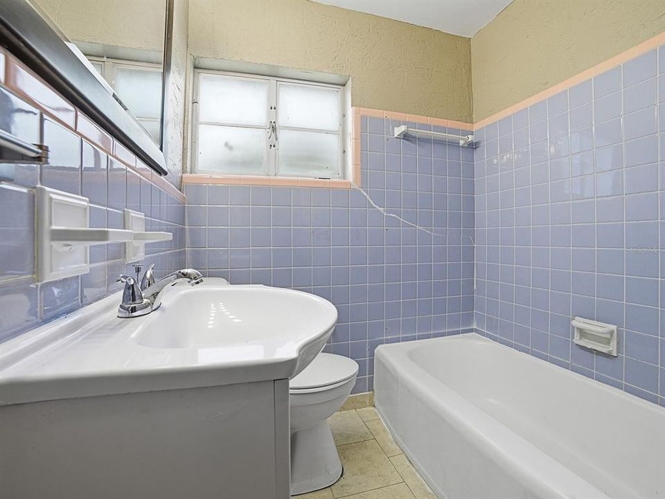 На продажу: $209,900 (3 спален, 1 ванн, 1241 Квадратных фут)