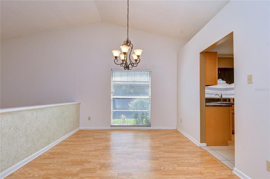 На продажу: $375,000 (3 спален, 2 ванн, 1570 Квадратных фут)