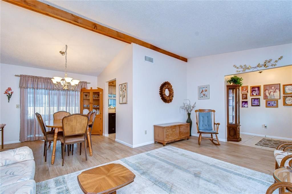 На продажу: $459,500 (3 спален, 2 ванн, 1483 Квадратных фут)