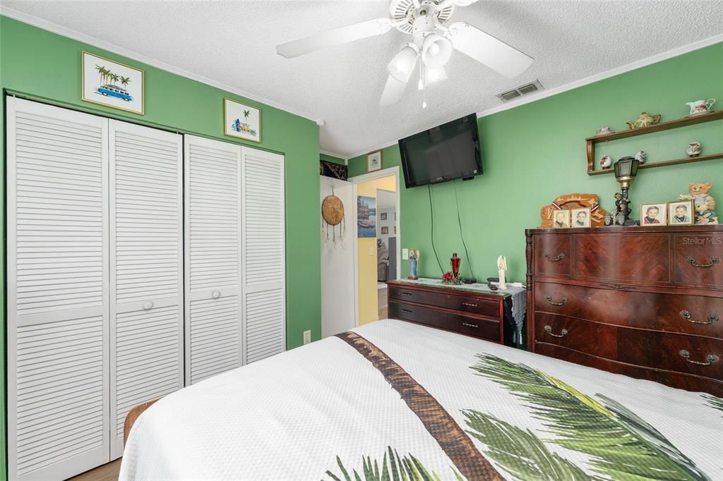 For Sale: $235,000 (3 beds, 2 baths, 1342 Square Feet)
