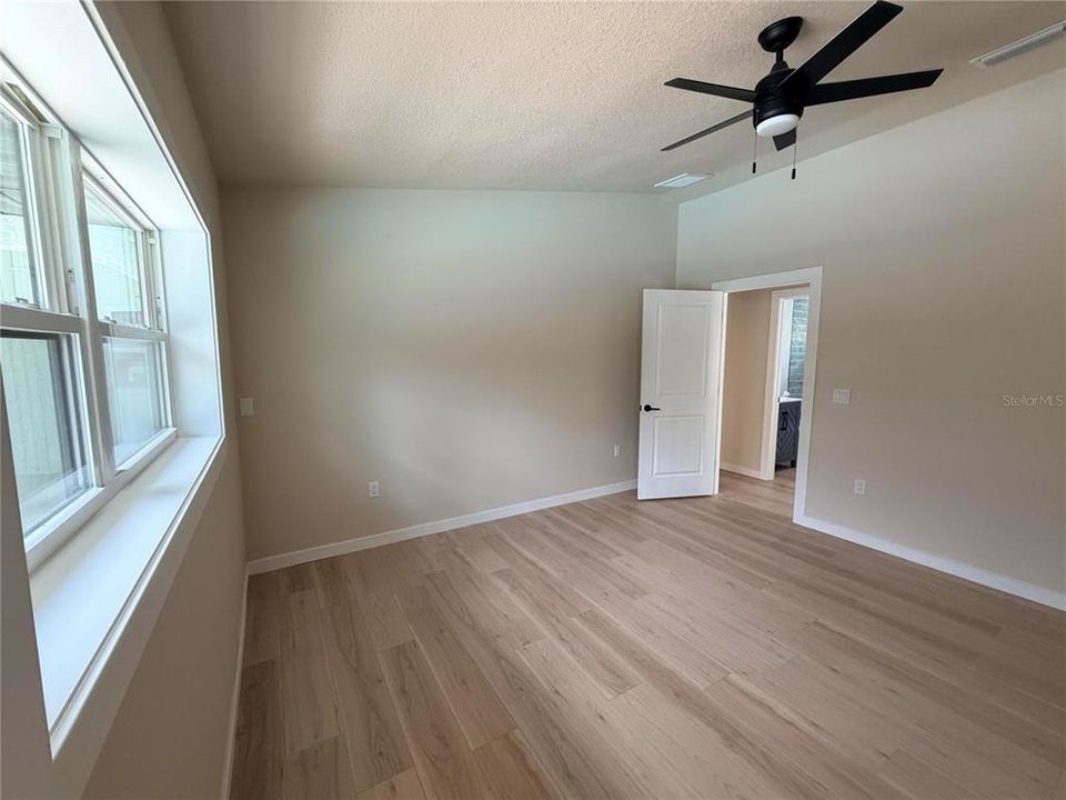 For Sale: $594,900 (3 beds, 2 baths, 1424 Square Feet)