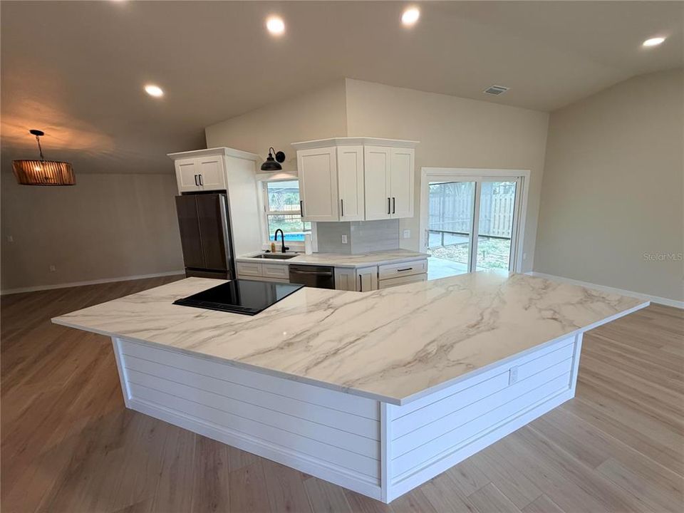 For Sale: $594,900 (3 beds, 2 baths, 1424 Square Feet)