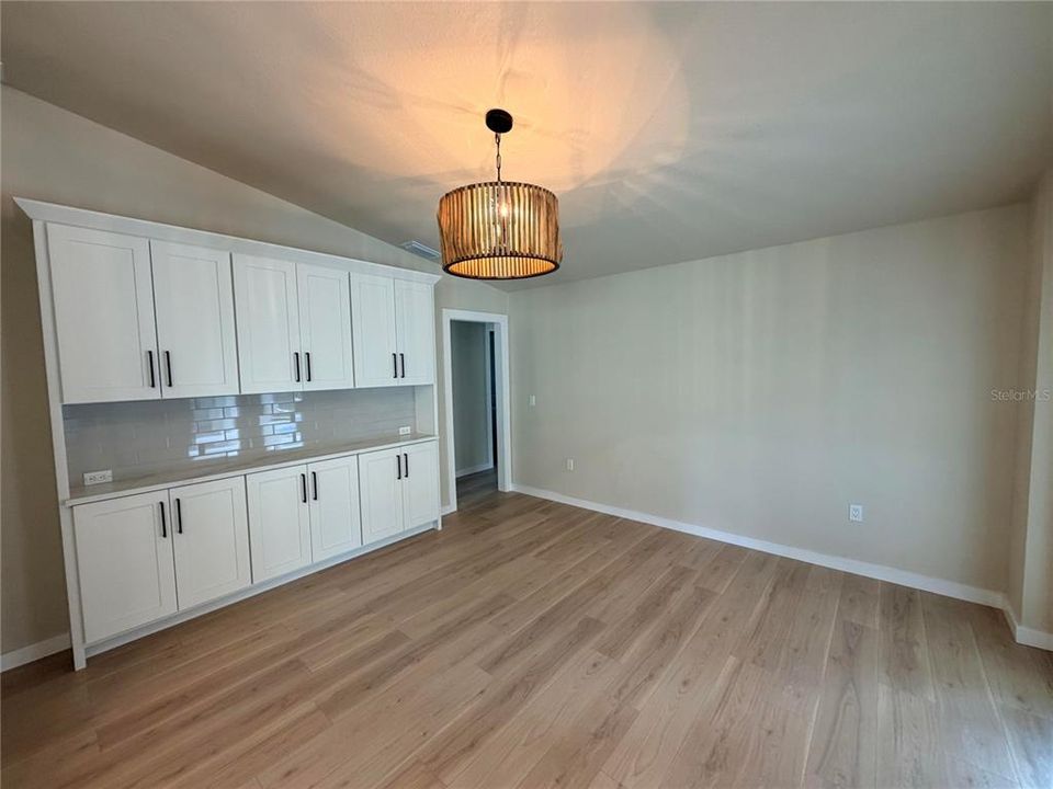 For Sale: $594,900 (3 beds, 2 baths, 1424 Square Feet)