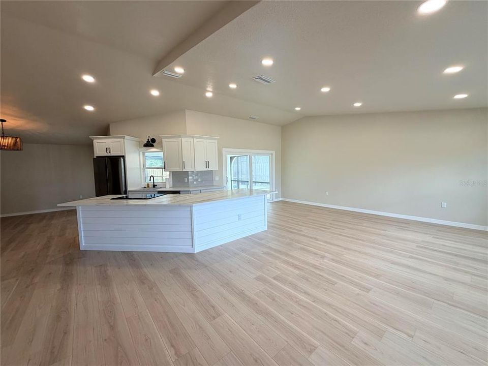 For Sale: $594,900 (3 beds, 2 baths, 1424 Square Feet)
