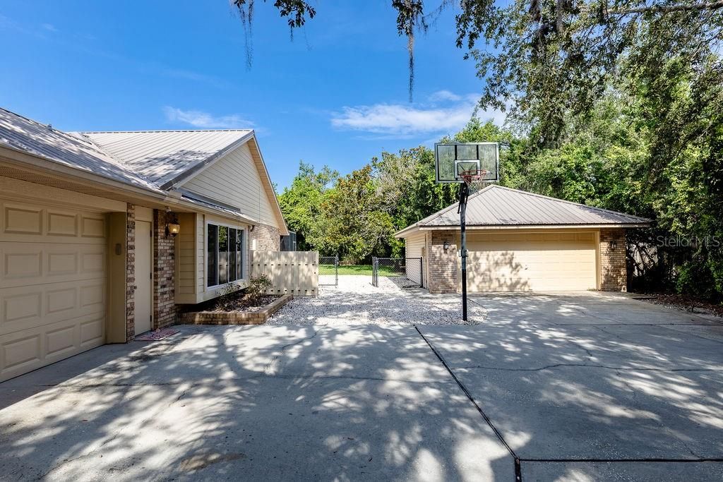 Active With Contract: $4,000 (4 beds, 2 baths, 2627 Square Feet)