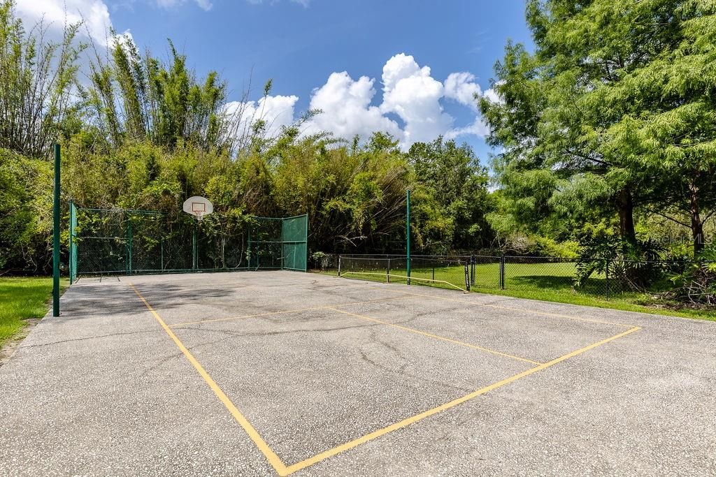 Active With Contract: $4,000 (4 beds, 2 baths, 2627 Square Feet)