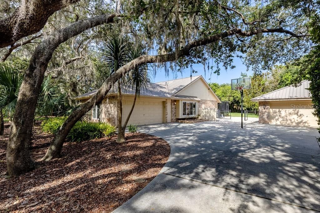 Active With Contract: $4,000 (4 beds, 2 baths, 2627 Square Feet)