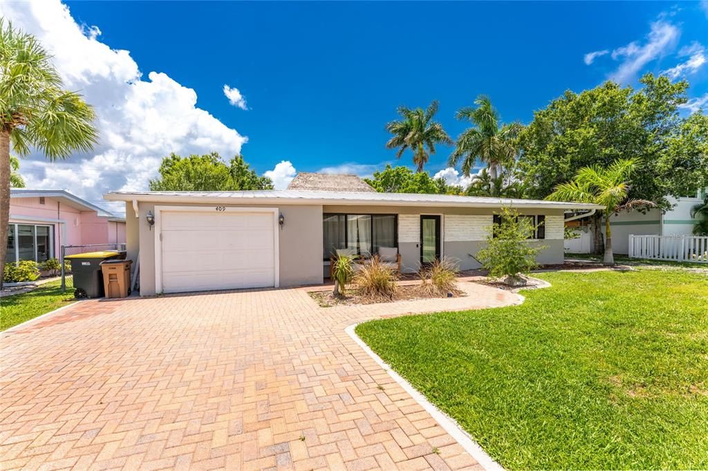 For Sale: $339,000 (3 beds, 2 baths, 1270 Square Feet)