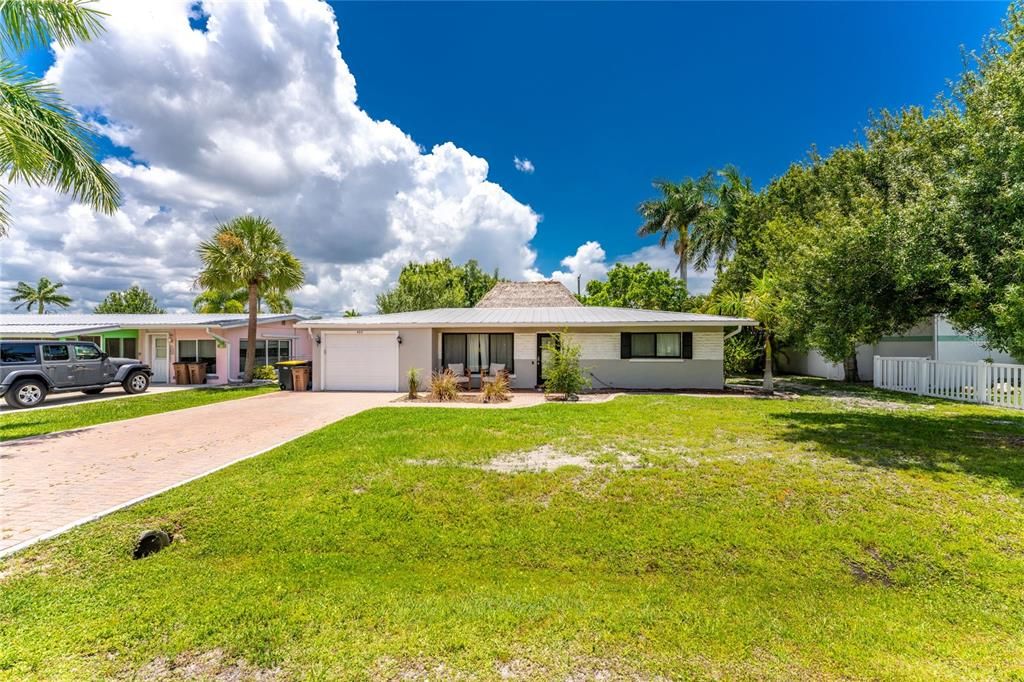 For Sale: $339,000 (3 beds, 2 baths, 1270 Square Feet)
