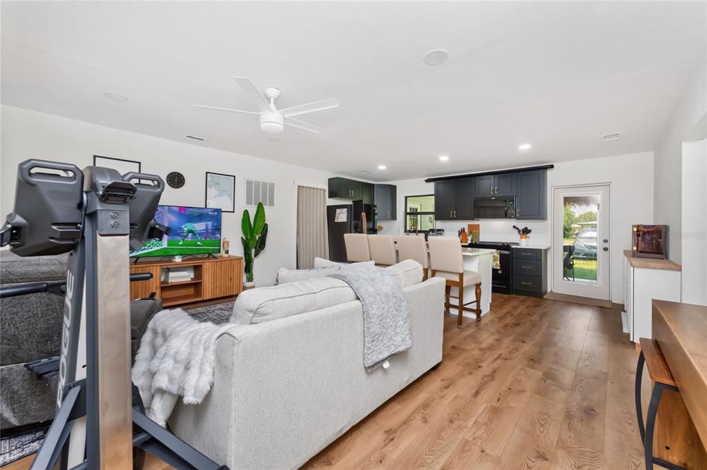 For Sale: $339,000 (3 beds, 2 baths, 1270 Square Feet)