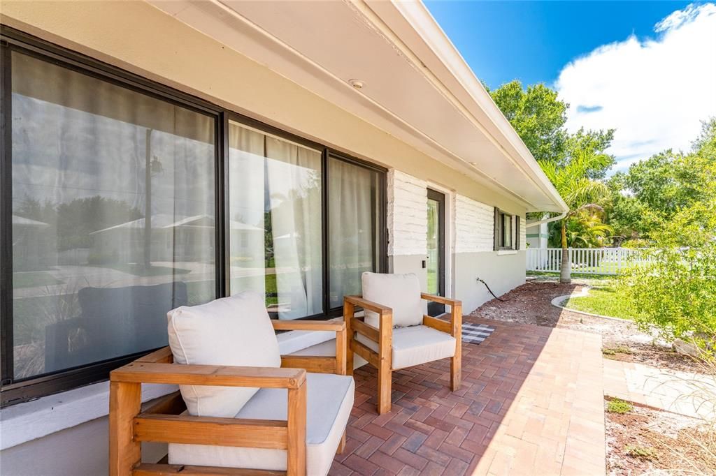 For Sale: $339,000 (3 beds, 2 baths, 1270 Square Feet)
