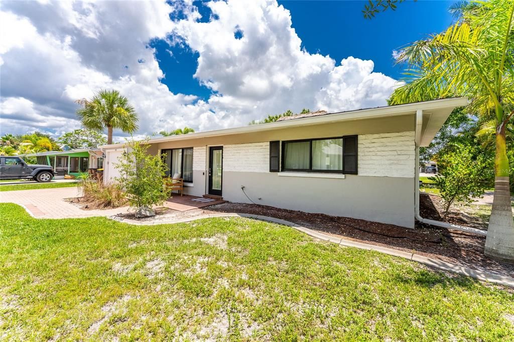 For Sale: $339,000 (3 beds, 2 baths, 1270 Square Feet)