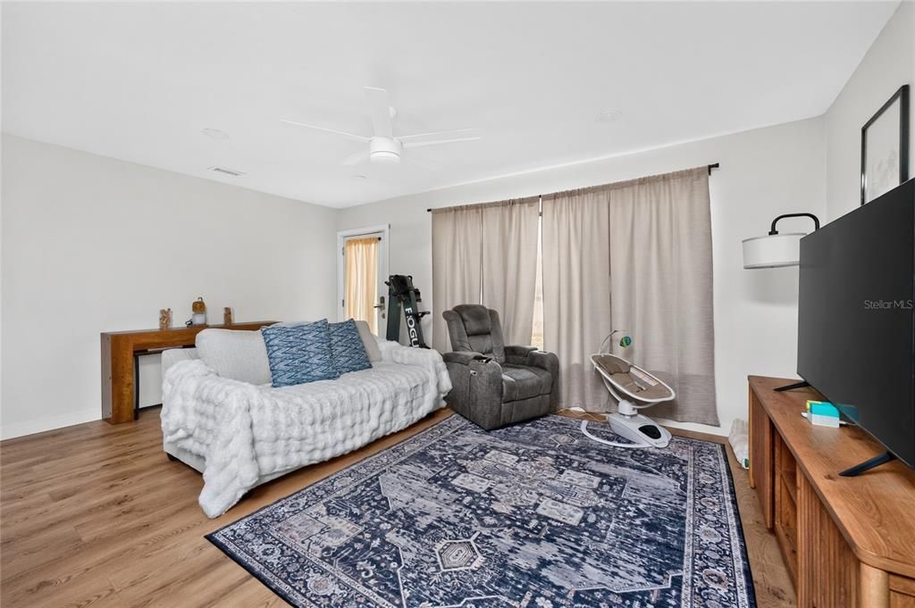 For Sale: $339,000 (3 beds, 2 baths, 1270 Square Feet)
