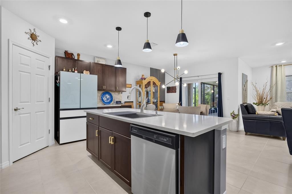 На продажу: $339,900 (4 спален, 2 ванн, 1791 Квадратных фут)