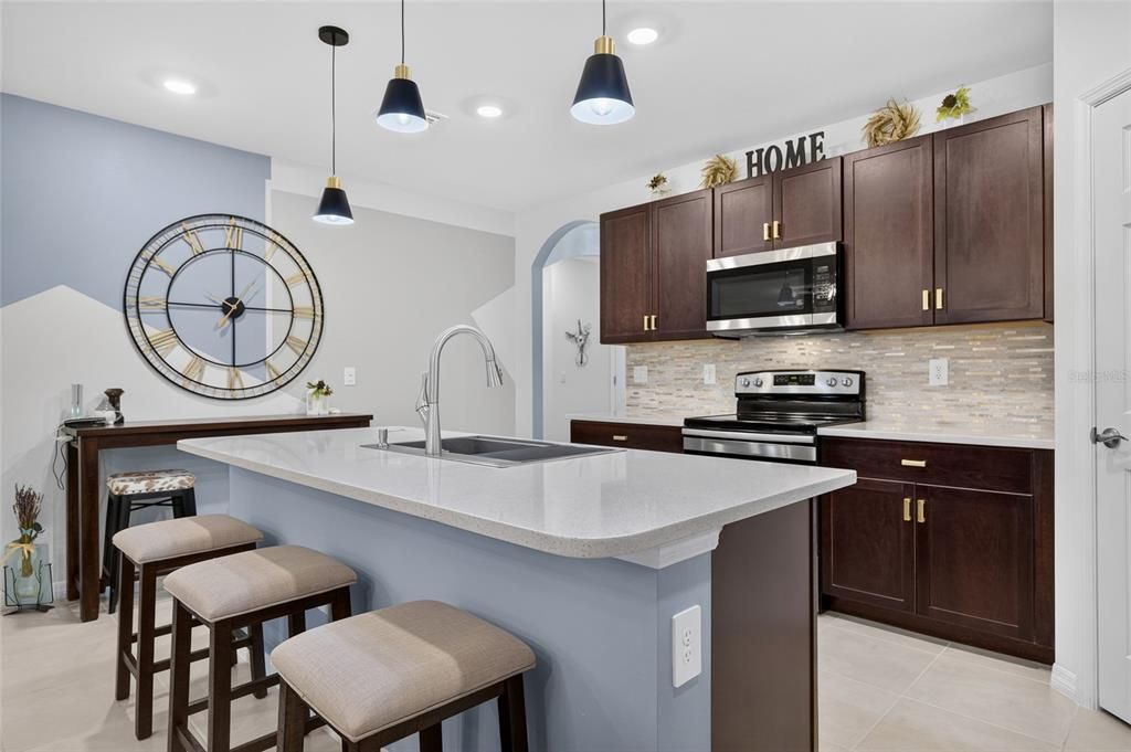 На продажу: $339,900 (4 спален, 2 ванн, 1791 Квадратных фут)