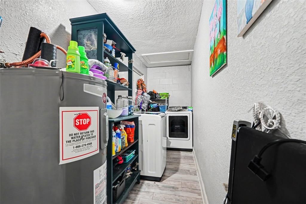 For Sale: $425,000 (3 beds, 2 baths, 1919 Square Feet)