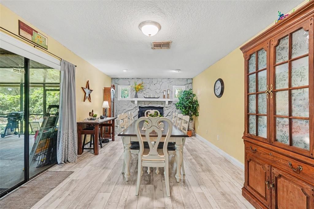 For Sale: $425,000 (3 beds, 2 baths, 1919 Square Feet)