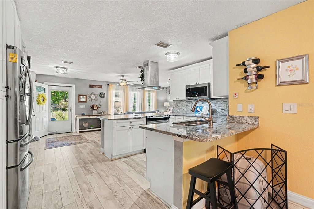 For Sale: $425,000 (3 beds, 2 baths, 1919 Square Feet)